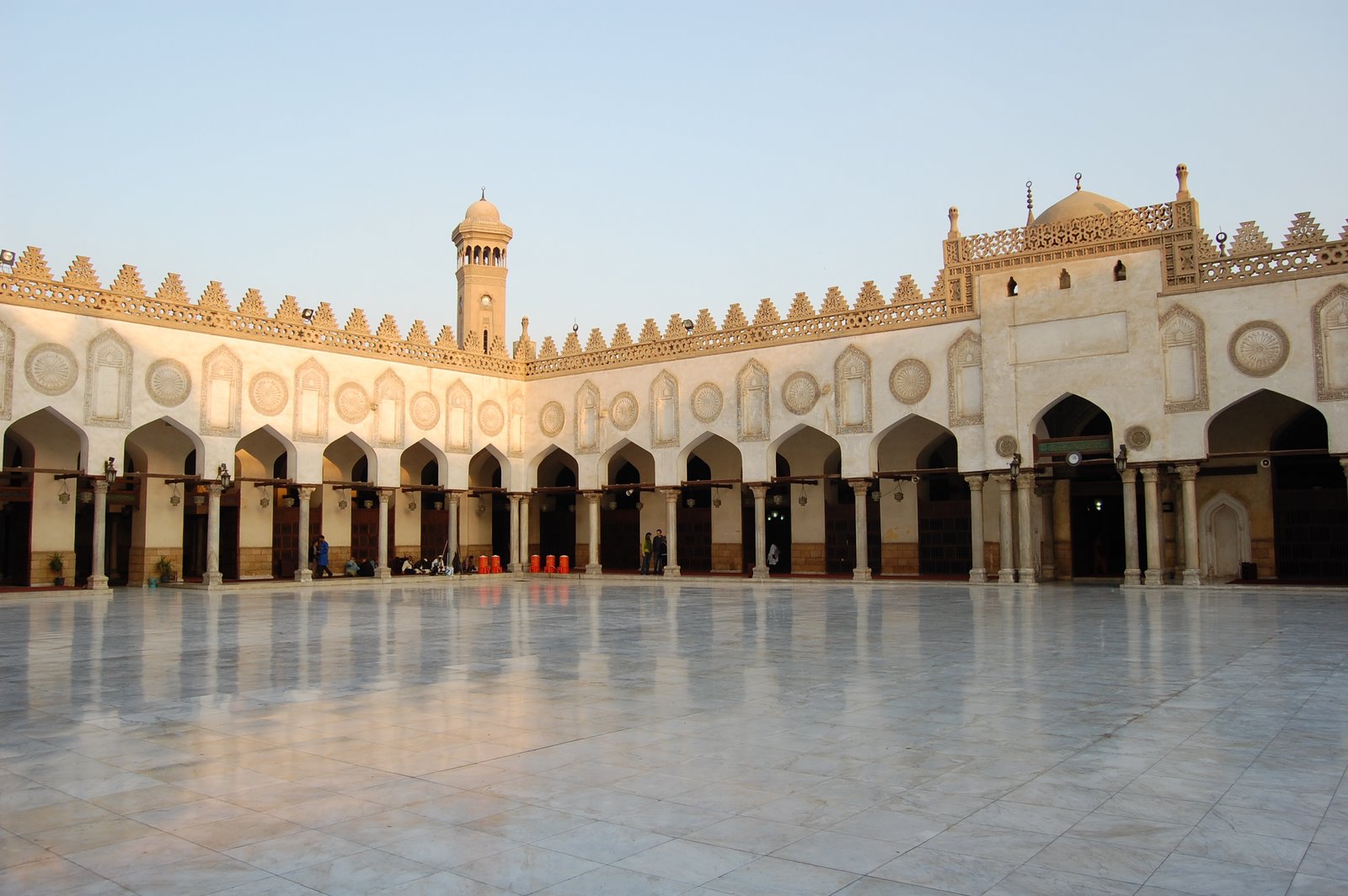 رسالة إلى الإمام .. لابد من استعادة دور المسجد التربوي  